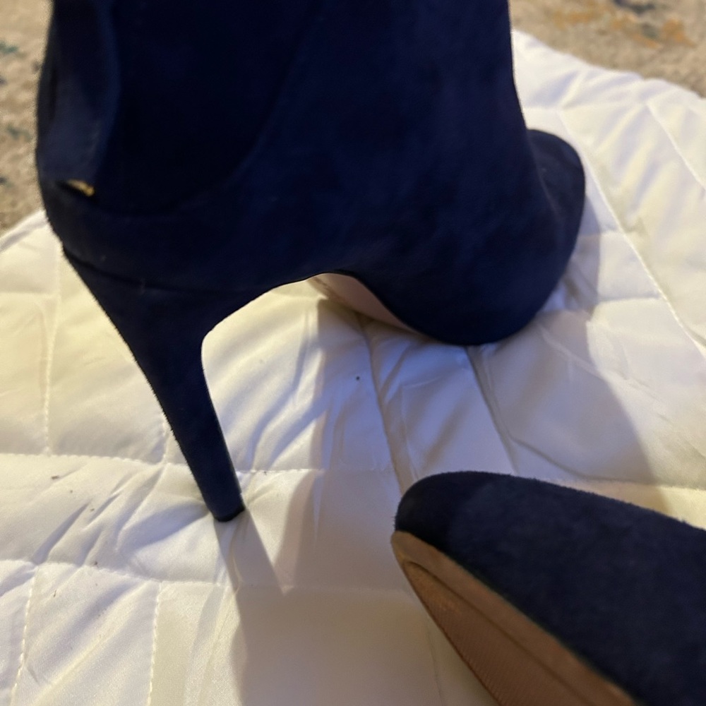Womens Nine West navy suede shooties, sz 6